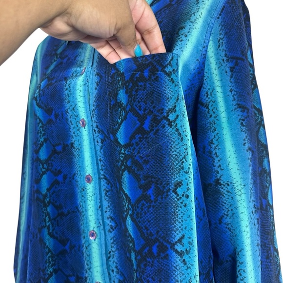 Equipment Femme Silk Button Down Shirt Blue Snake Print Blouse Size Medium - Picture 8 of 14